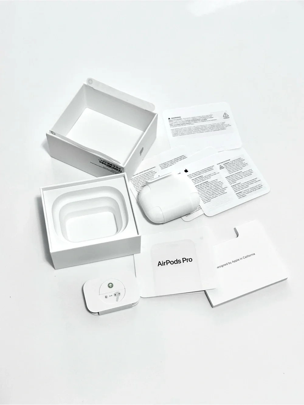 Apple AirPods Pro 3 (White) with Wireless Charging Case